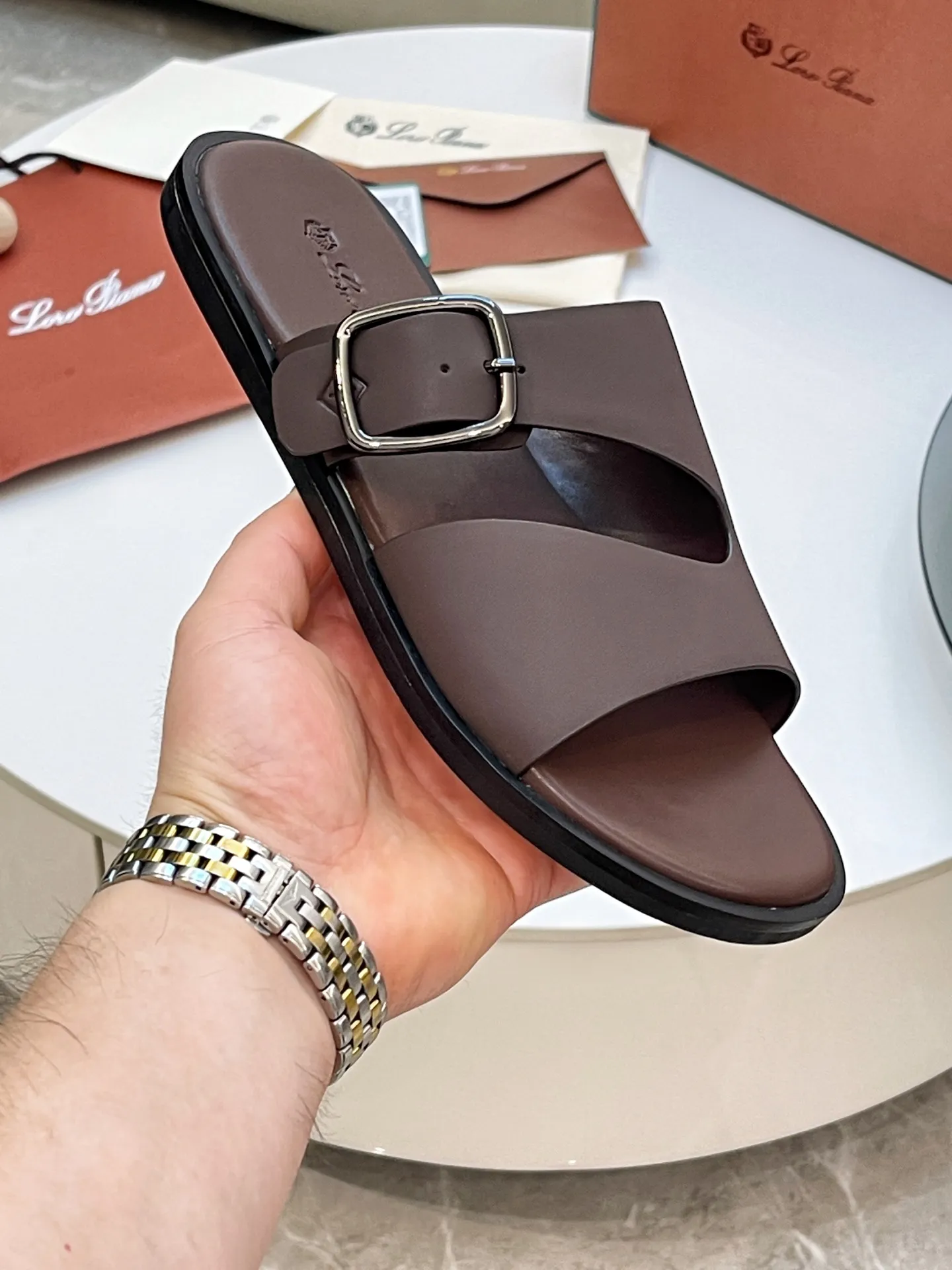 Men's shoes 💰420 Loro Piana, LP's popular spring and summer slippers are synchronized with the new counters, uppers are imported cowhide fabrics from Italy, high-quality splicing technology, soles: original soles specially provided by the original factory, exclusive molded soles are super comfortable, original factory orders, 🔍🔍high quality, you can go in and out of the counter at will, welcome to compare, code number 39-44 (order 38 45 46)